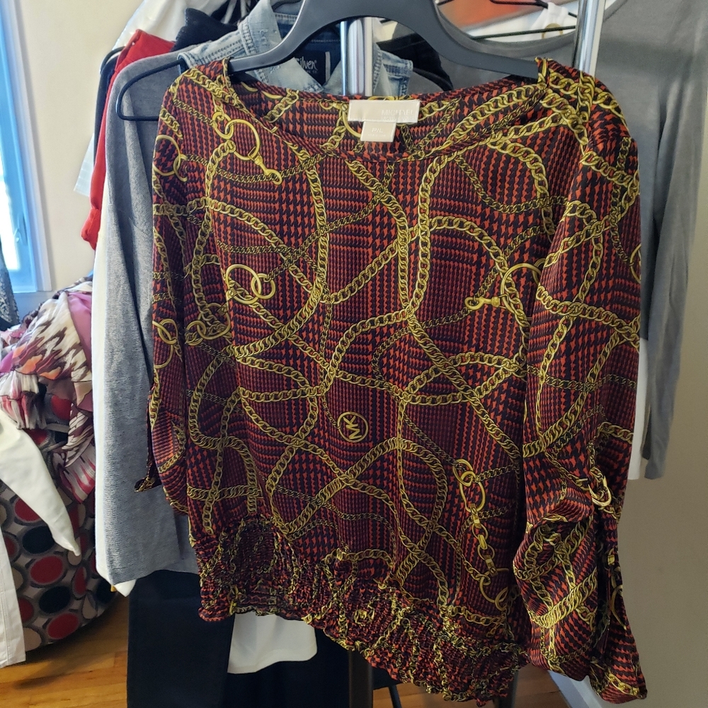 Clothes - Picture 3 of 16
